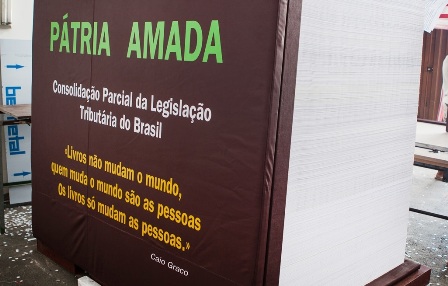 livro-patria-amada-Vinicos-Leoncio-maior-livro-do-mundo201403190002.jpg