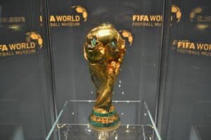 Por que o futebol vale bilhões? A Copa do Mundo como aula prática de Economia